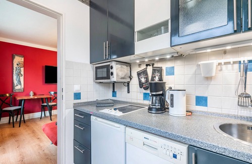 Munchen District Apartment | Studio ‘Namibia’ with balcony, parking space in front of the house and Wi-Fi