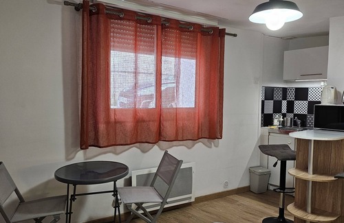 Les Arceaux Apartment | Studio near the city center