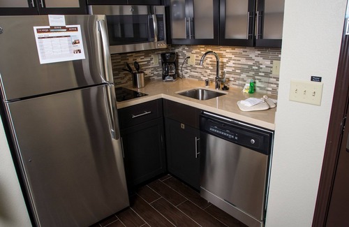 Lexington Apartment | Studio Near U of Kentucky. Free Breakfast. Pool. Gym.