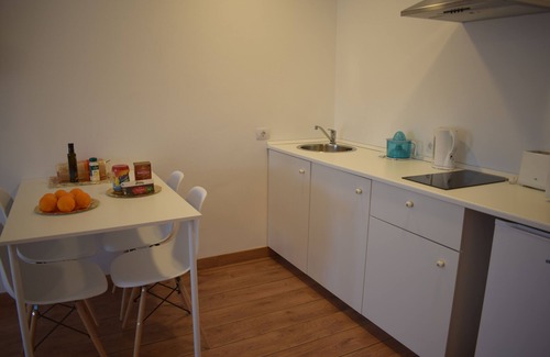 Portomarin Apartment | Studio Penthouse La Casa de Manuel, is located in Portomarín, 22km from Sarria.