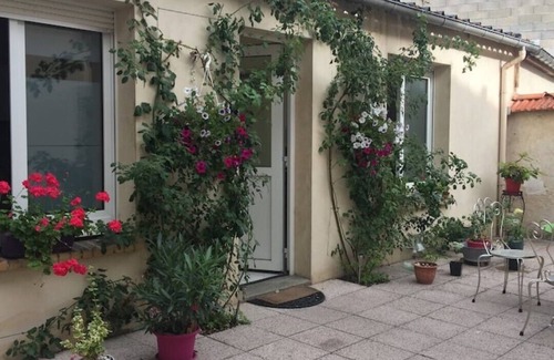 Courlancy Apartment | STUDIO ROUGE 5 minutes from REIMS Cathedral