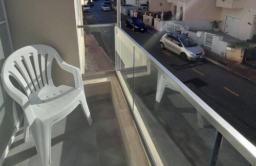 Qawra Apartment | Studio - Sleeps 2 - Balcony - 5 Min Walk To Beach