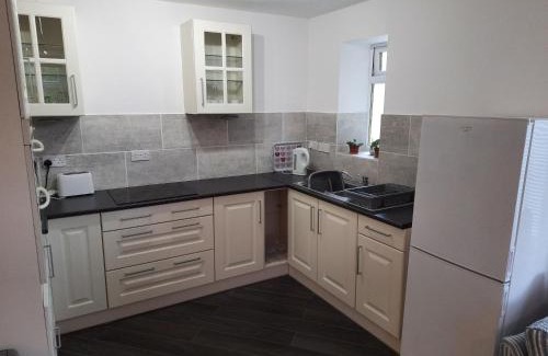Winterton-on-Sea Apartment | Studio - Sleeps 2 - Pet Friendly w on-site parking