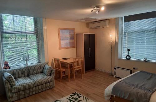 Winterton-on-Sea Apartment | Studio - Sleeps 2 - Pet Friendly w on-site parking