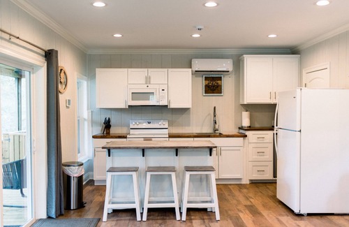 Mermentau Apartment | Studio style top floor apartment on the Mermentau River with pool and river view