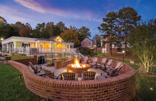 Williamsburg Apartment | Studio Suite w/Kitchenette at Williamsburg Patriot's Place!