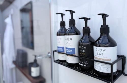 Richmond Apartment | Studio Twenty5, Unique Poolside Retreat Near Nelson