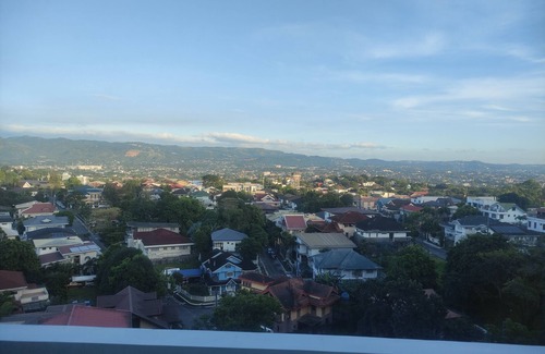Quezon City Condo | Studio type, with balcony mountainy view with fast internet up 200mbps.