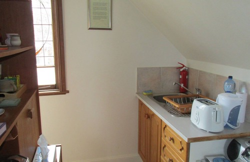 Bathurst Apartment | Studio. Upstairs small studio close to CBD
