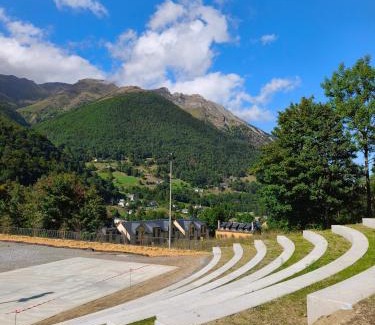 Cauterets Apartment | Studio vue montagnes RDC piscine