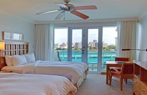Puerta de Tierra Apartment | Studio w Lagoon & City View (E16)-2 adults