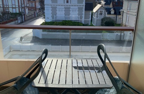 Cabourg Apartment | Studio waterfront Cabourg, garden view