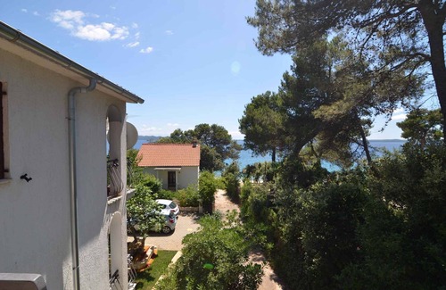 Petrcane Apartment | Studio with air conditioning and 25 meters from the beach