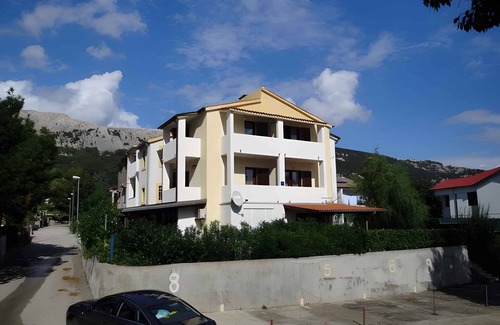 Baska Apartment | Studio with balcony and air conditioning