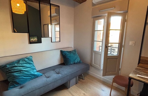 Saint - Aubin - Dupuy Apartment | Studio with character - Place DUPUY