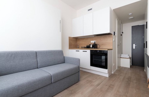 Prague 5 Apartment | Studio with 𝗙𝗿𝗲𝗲 𝗣𝗮𝗿𝗸𝗶𝗻𝗴 A/C Ultra-Fast WiFi SMART TV