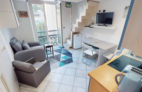 Alpes-Maritimes Apartment | Studio with mezzanine, near beach and center