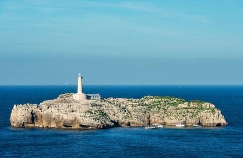 Santander Apartment | Studio with parking at the door and Wifi.