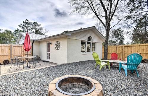 Southern Pines Apartment | Studio with Patio - Walk to Hikes, Sights and Bites