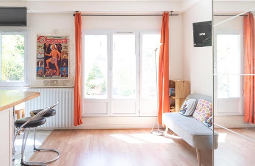 Pere Lachaise Apartment | Studio with TERRACE near Père Lachaise