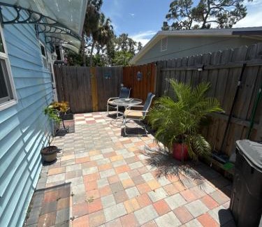 Bayshore Gardens Apartment | Studio Yunet 1