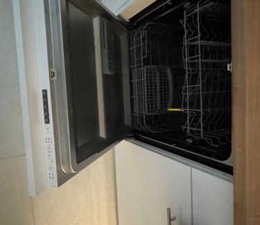 Matthaus House | Studiowohnung und Zimmer, Basel-Stadt, Cozy studio with private terrace and direct access, close to Basel city center