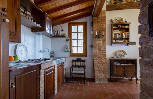 Palaia House | Stunning private villa for 2 people with TV and terrace