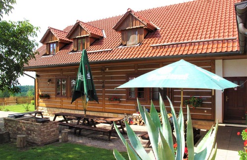 Uhlejov Villa | Stunning private villa for 24 guests with WIFI, private pool, TV, terrace and pets allowed