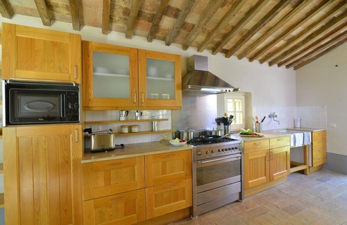 San Casciano dei Bagni Villa | Stunning private villa for 10 guests with private pool, WIFI, TV, patio and panoramic view