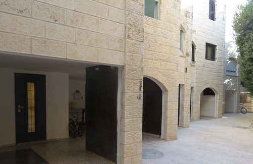 Jerusalem Apartment | Stunning 1-bedroom apartment for rent, kosher, quiet, sleeps 4
