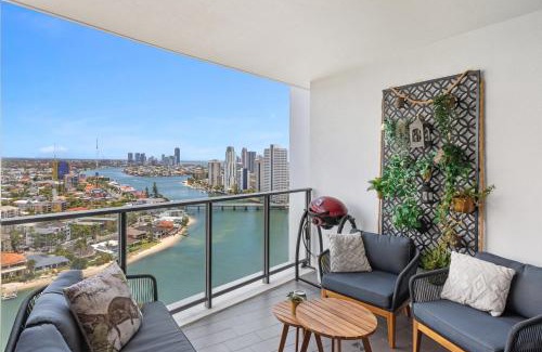 Surfers Paradise Apartment | Stunning 180 degree Views at Avalon Apartment