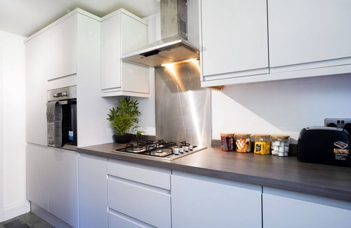 Yaxley House | Stunning 2 bed apartment free parking