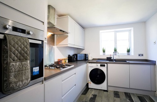 Yaxley House | Stunning 2 bed apartment free parking