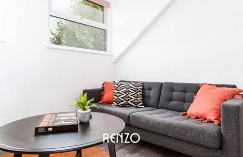 West Bridgford Apartment | Stunning 2-bed Apartment in Nottingham by Renzo, Modern, Brilliant Location