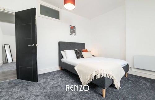 West Bridgford Apartment | Stunning 2-bed Apartment in Nottingham by Renzo, Modern, Brilliant Location