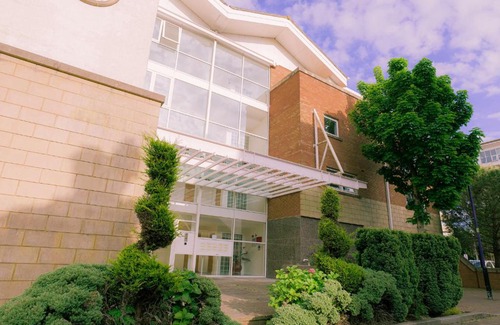 Century Wharf Apartment | Stunning 2-Bedroom Apartment in Cardiff Bay w/Gym