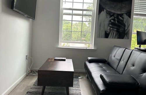 Germantown House | Stunning 2 Bedroom Town home