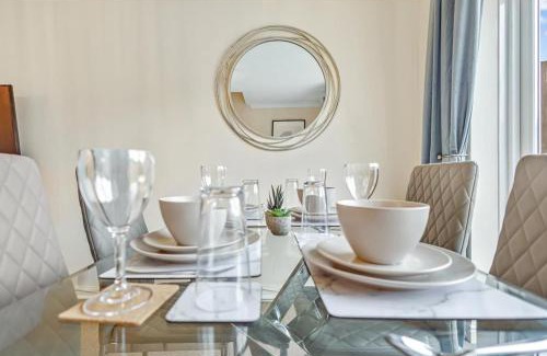 Clyst St Mary Apartment | Stunning 2BR Home with Private Garden, Near Airport & MET Office