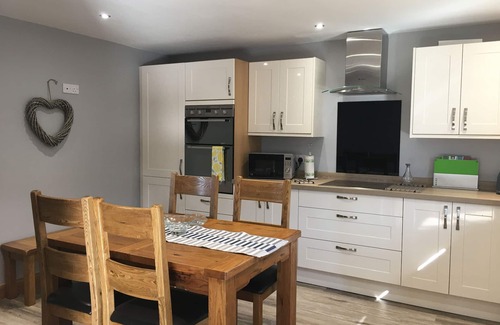 Kendal Cottage | Stunning 3 bed cottage with exceptional views over fields and the Lakeland fells