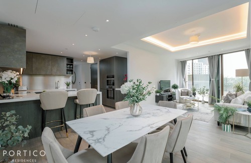 Vauxhall Apartment | Stunning 3 bedroom apartment with swimming pool in Nine Elms