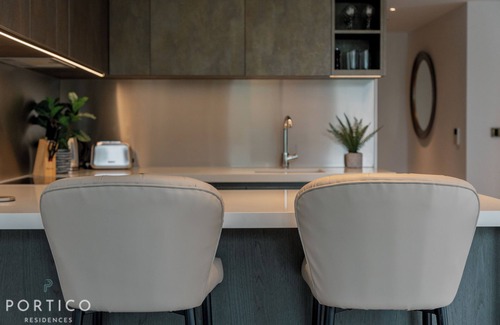 Vauxhall Apartment | Stunning 3 bedroom apartment with swimming pool in Nine Elms