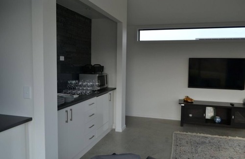 Jacks Point Ski Chalet | stunning 360o Views- brand new home