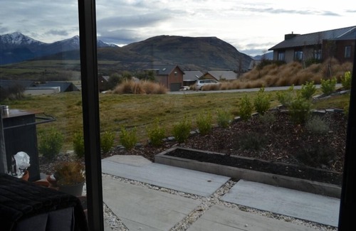 Jacks Point Ski Chalet | stunning 360o Views- brand new home
