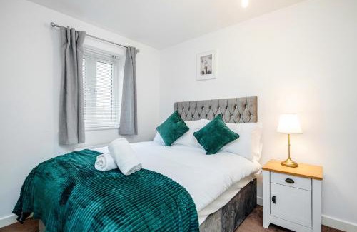 Crays Hill Apartment | Stunning 3BR house in Basildon