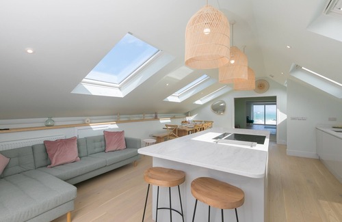 St Ives House | Stunning 5 bedroom holiday home, with amazing sea views, garden and parking