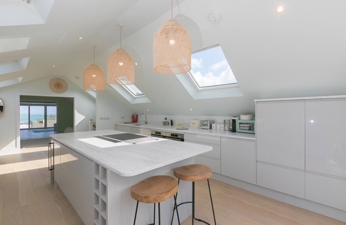 St Ives House | Stunning 5 bedroom holiday home, with amazing sea views, garden and parking