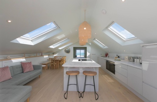 St Ives House | Stunning 5 bedroom holiday home, with amazing sea views, garden and parking