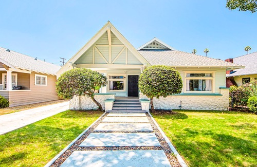 Downtown Los Angeles House | Stunning 9BR, build your group vacation memories