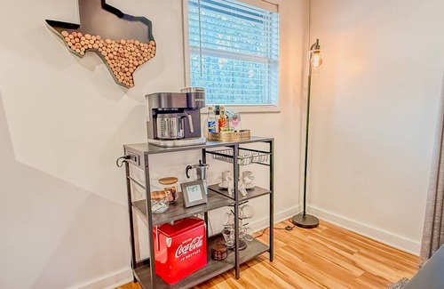 Pottsboro Cabin | Stunning A-Frame: Walk to Lake, LIVE TV, hot tub