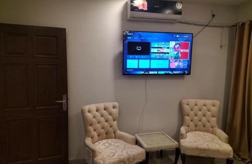 E-11 Sector Apartment | Stunning and Peaceful 1BHK,Free Parking + WIFI